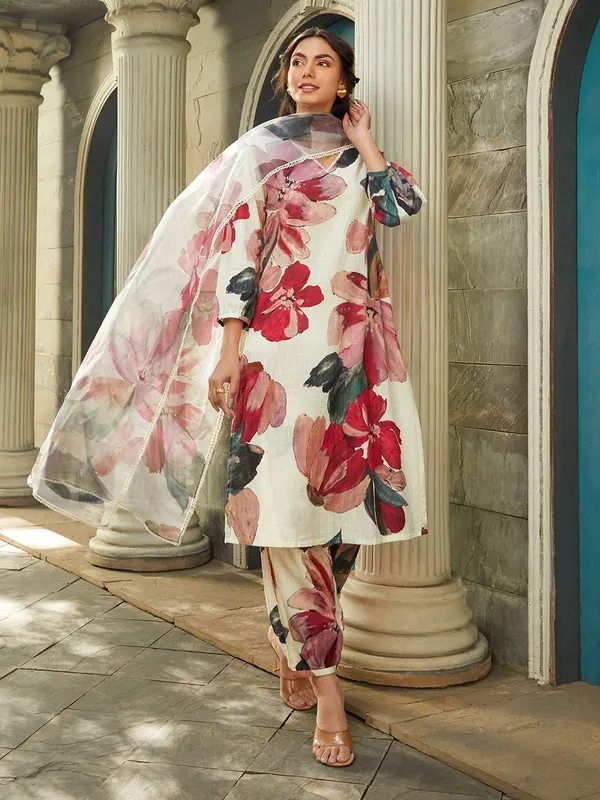 Black_PC_Cotton_Floral_Print_Kurta_Set_For_Women
