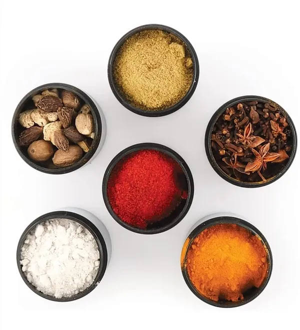 Stainless_Steel_Storage_Container_With_Spoon