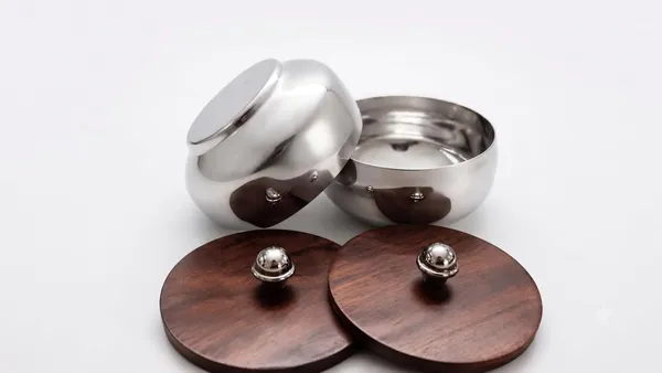Stainless_Steel_Serving_Bowl_With_Wooden_Lid