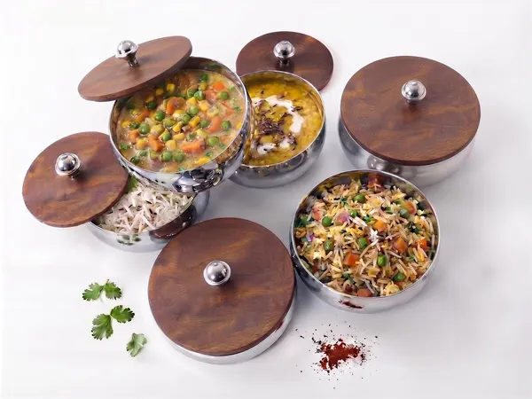 Stainless_Steel_Serving_Bowl_With_Wooden_Lid