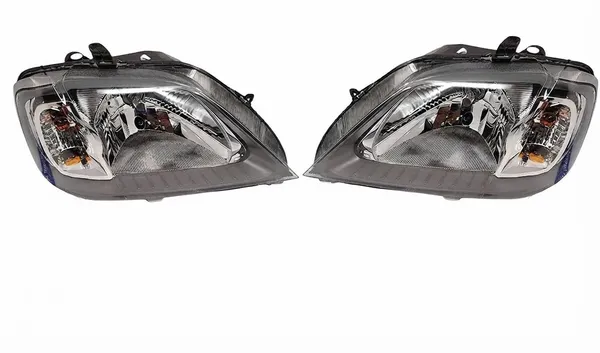 _Headlight_suitable_for_Mahindra_Logan,_Verito_()