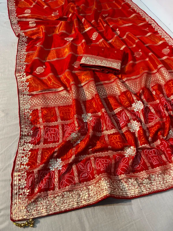 Red_Woven_Traditional_Saree_For_Women