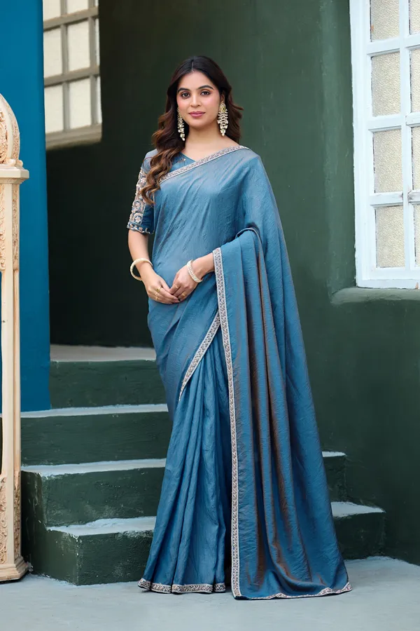 Blue_Border_Detail_Saree_For_Women