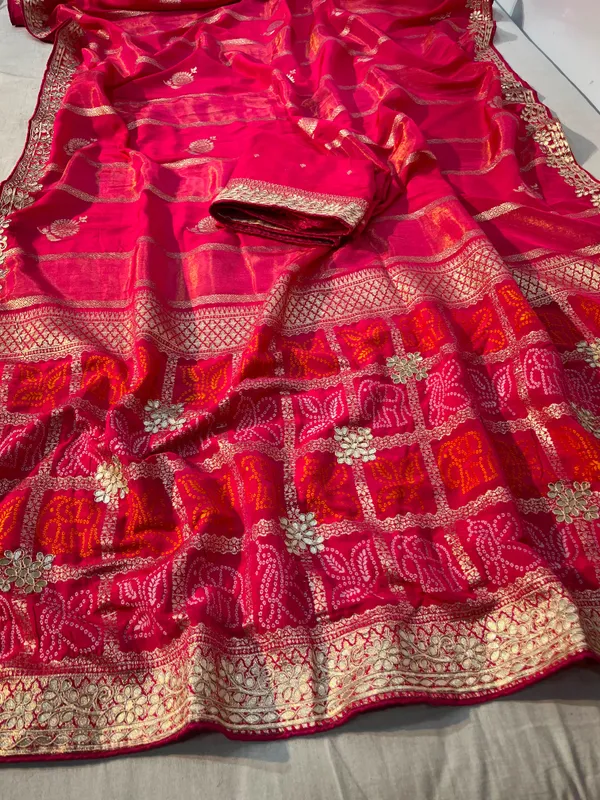 Pink_Traditional_Embroidered_Saree_For_Women