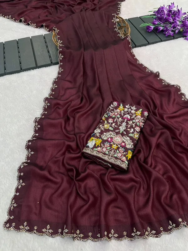 Maroon_Textured_Embroidered_Saree_For_Women