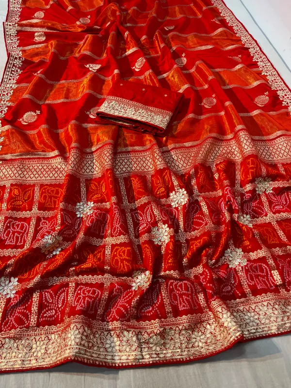 Red_Woven_Traditional_Saree_For_Women