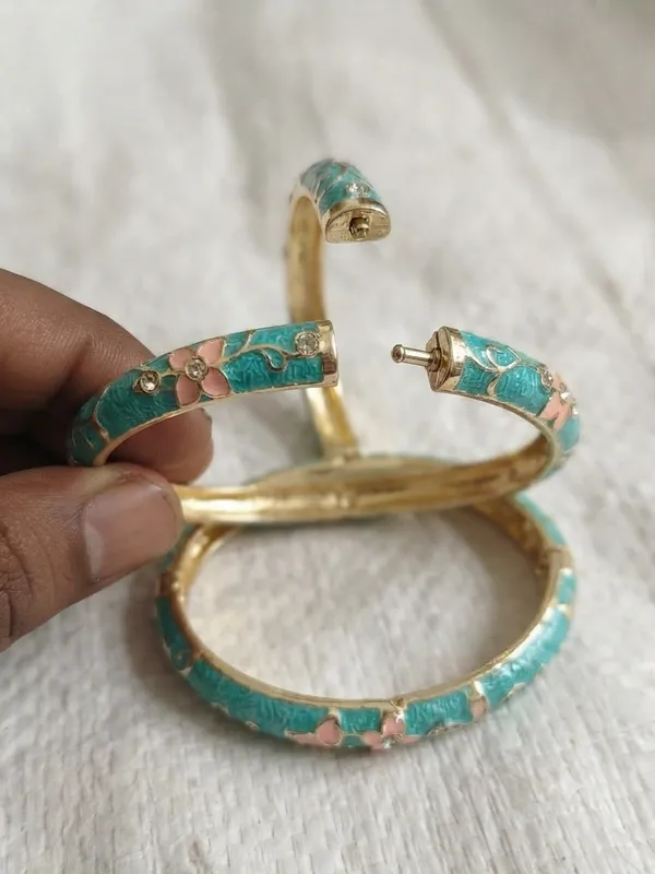 Turquoise_Enamel_Floral_Bangle_for_Women