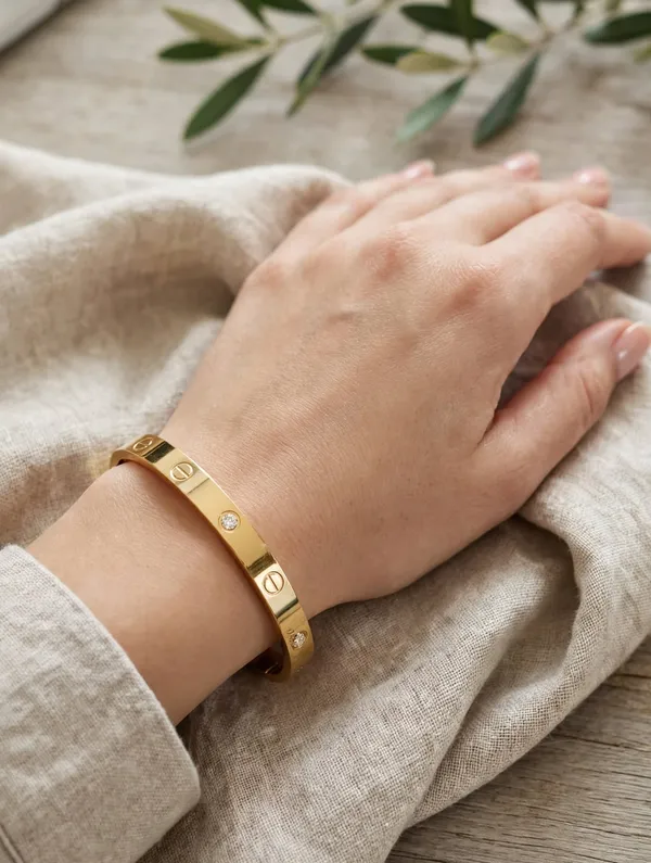 Gold_18K_Screw_Motif_Bracelet_for_Women
