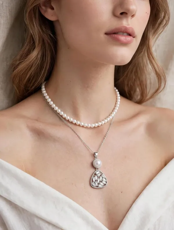 Pearl_And_Chain_Necklace_With_Crystal_Pendant