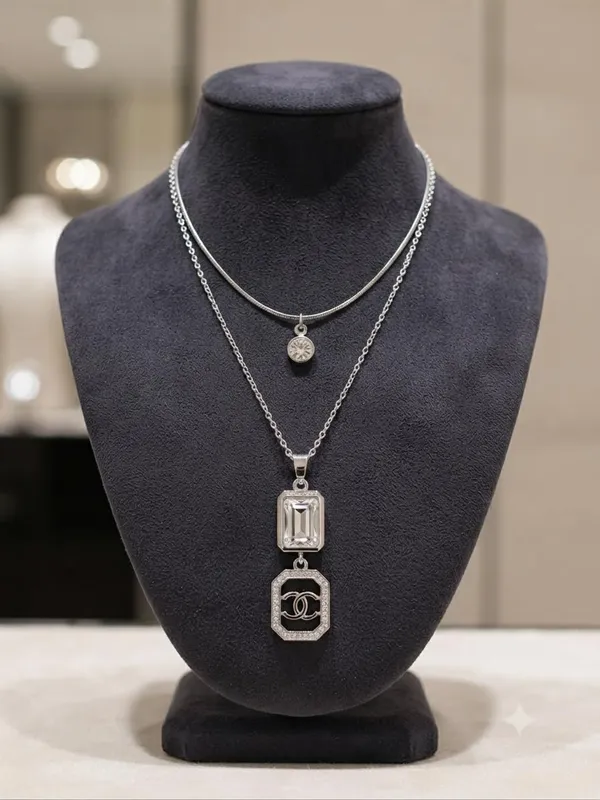 Crystal_Pendant_Necklace_With_Charm