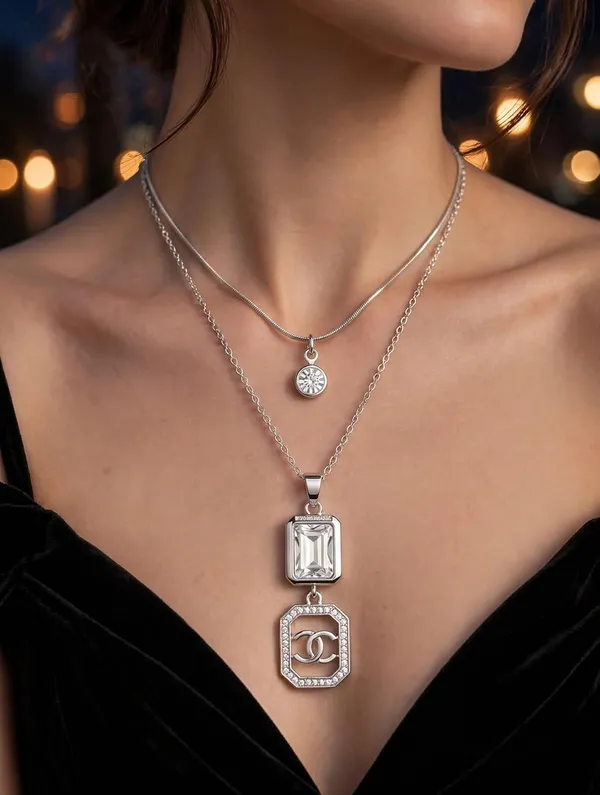 Crystal_Pendant_Necklace_With_Charm