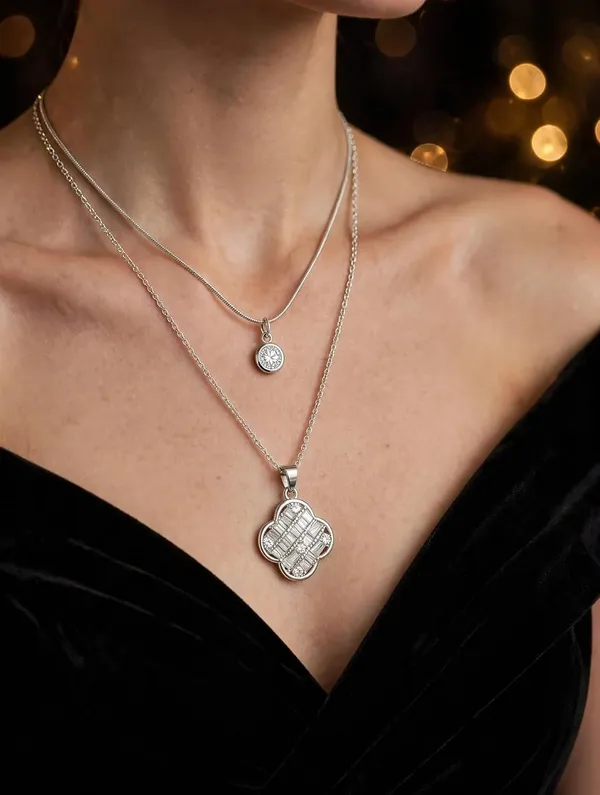Layered_Necklace_With_Clover_Pendant