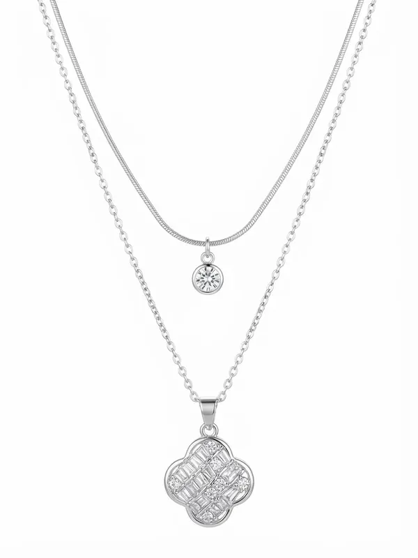 Layered_Necklace_With_Clover_Pendant