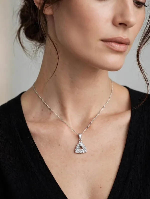 Triangle_Pendant_Necklace