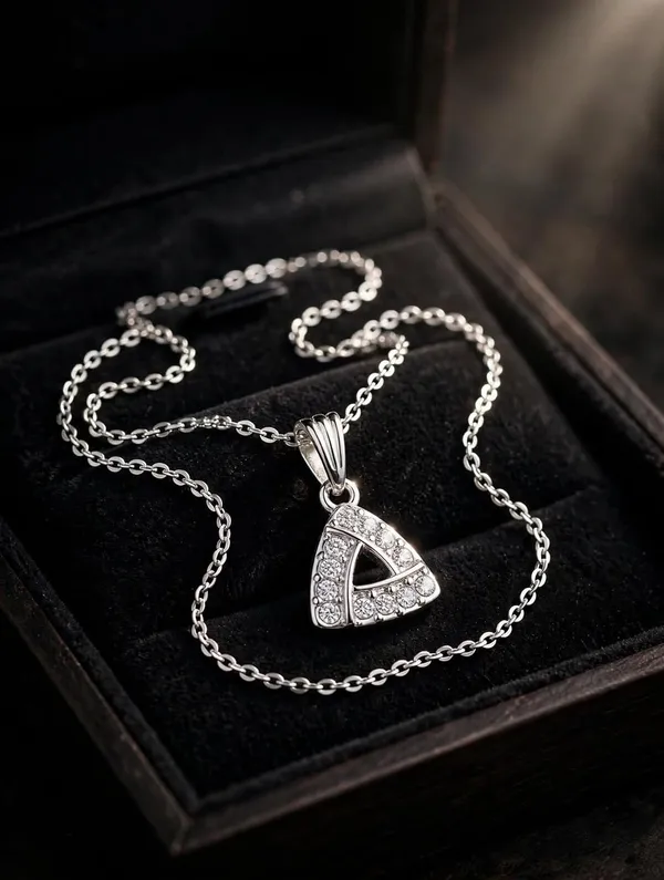 Triangle_Pendant_Necklace