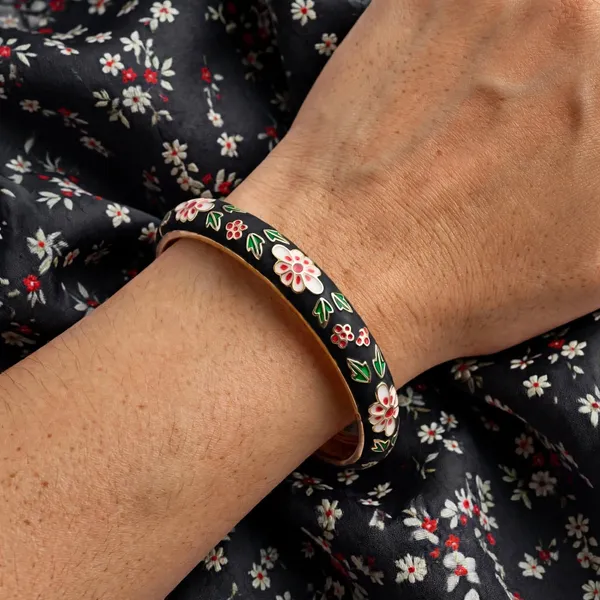 Black_Gold-Tone_Enamel_Floral_Bangle_for_Women