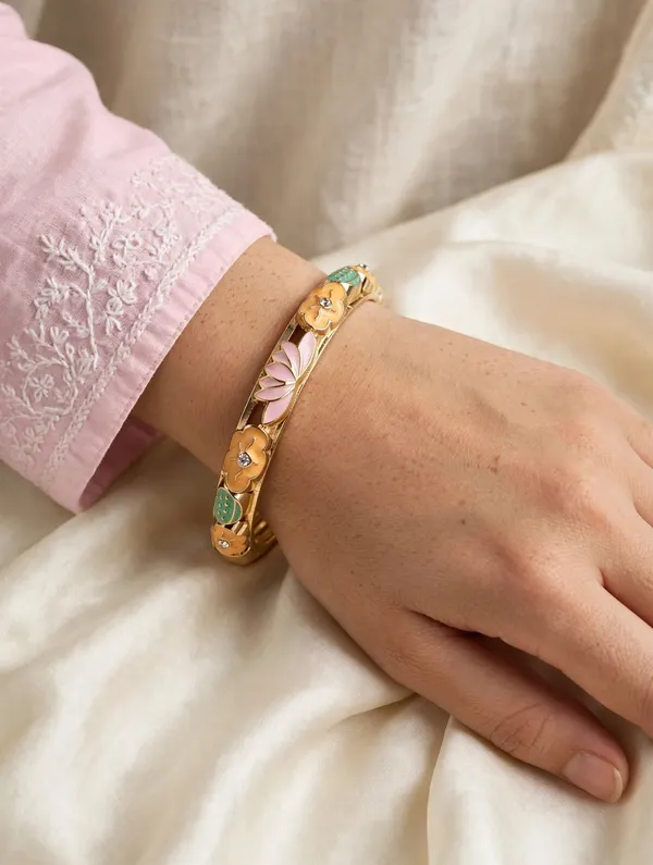 Gold_Floral_Enamel_Hinged_Bangle_for_Women