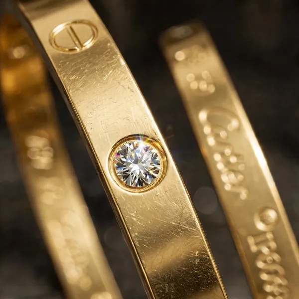 Gold_18K_Screw_Motif_Bracelet_for_Women