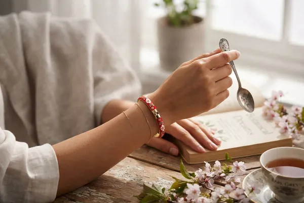 Red_Floral_Enamel_Bangle_for_Women