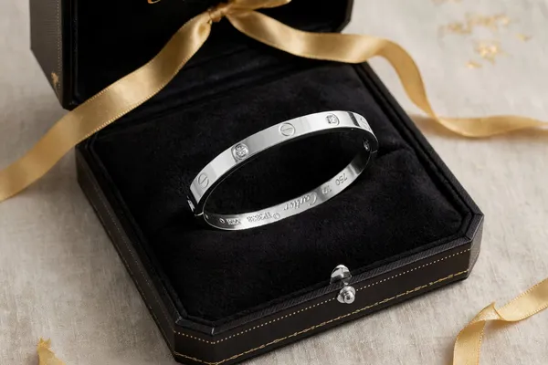 Silver_Tone_Screw_Motif_Bracelet