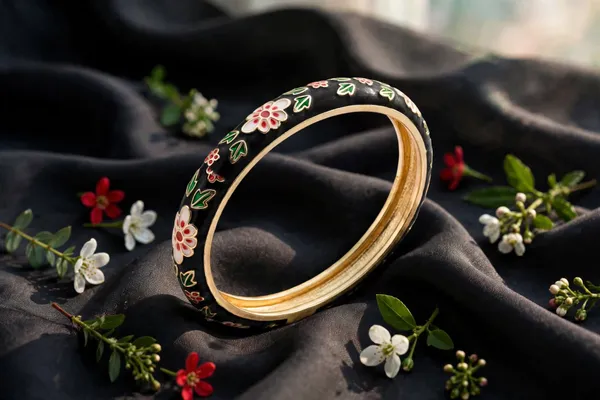 Black_Gold-Tone_Enamel_Floral_Bangle_for_Women