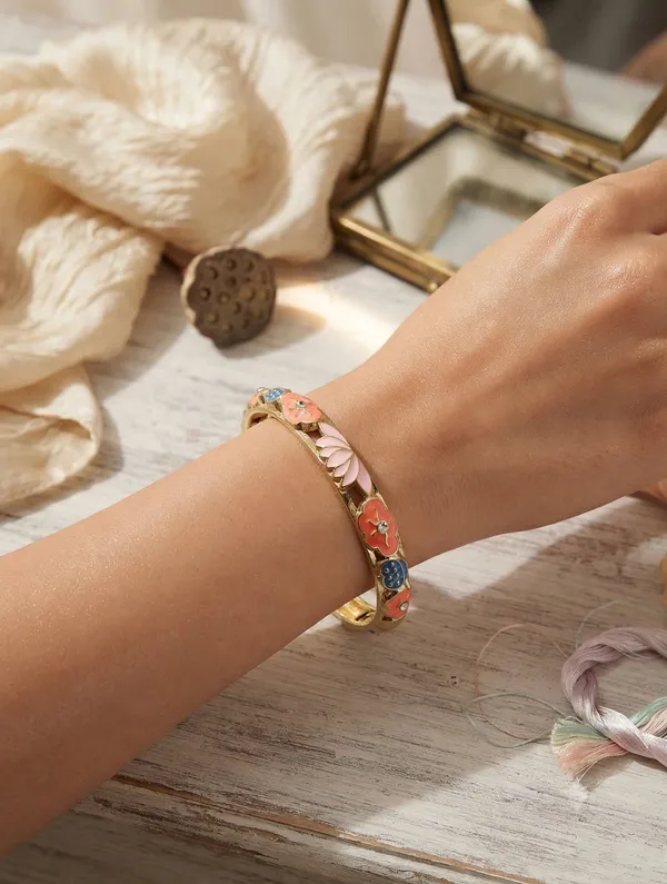 Gold_Botanical_Enamel_Hinged_Bangle_for_Women