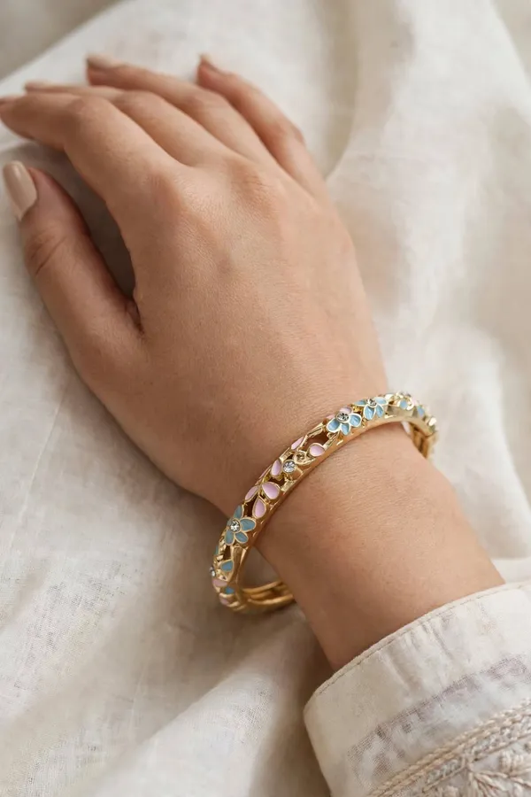 Gold_Finish_Floral_Enamel_Hinged_Bangle_for_Women