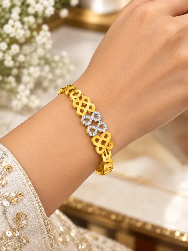 ISKA_Gold-Tone_Crystal_Link_Bracelet_for_Women