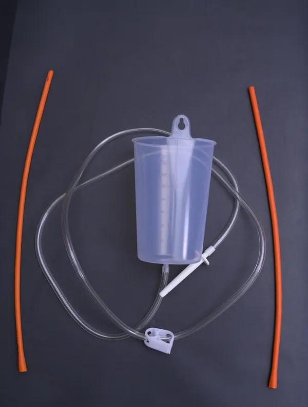 Plastic_Enema_Pot_With_Rubber_Catheter_Tube