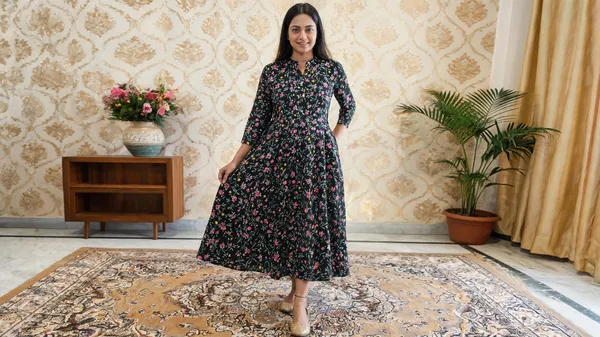 Black_Floral_Printed_Fit_And_Flare_Dress_For_Women