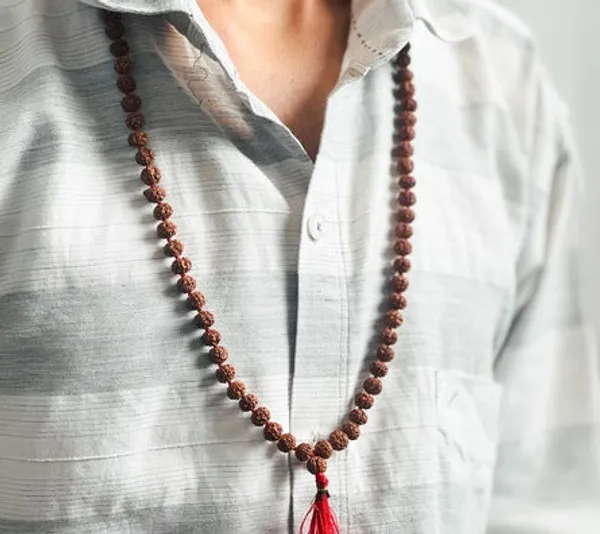 Brown_Rudraksha_Bead_Mala_With_Red_Tassel