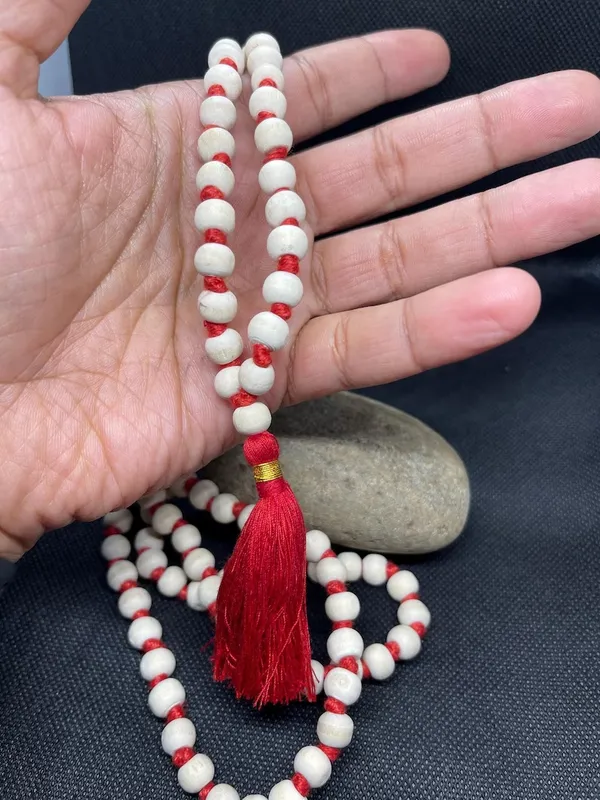 White_Wooden_Bead_Mala_With_Red_Tassel