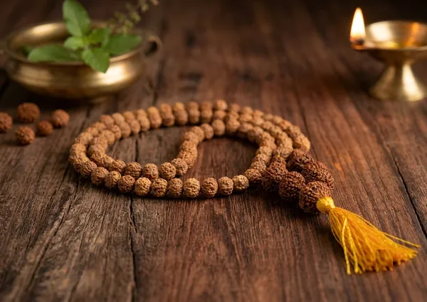 Brown_Rudraksha_Bead_Mala_With_Yellow_Tassel