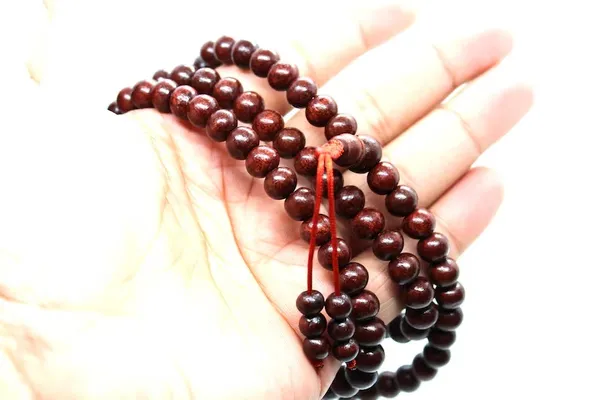 Brown_Beaded_Prayer_Mala_With_Red_Cord