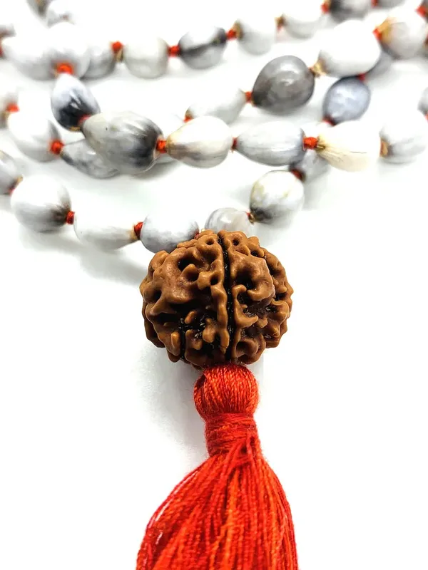 Rudraksha_Bead_Mala_With_Red_Tassel