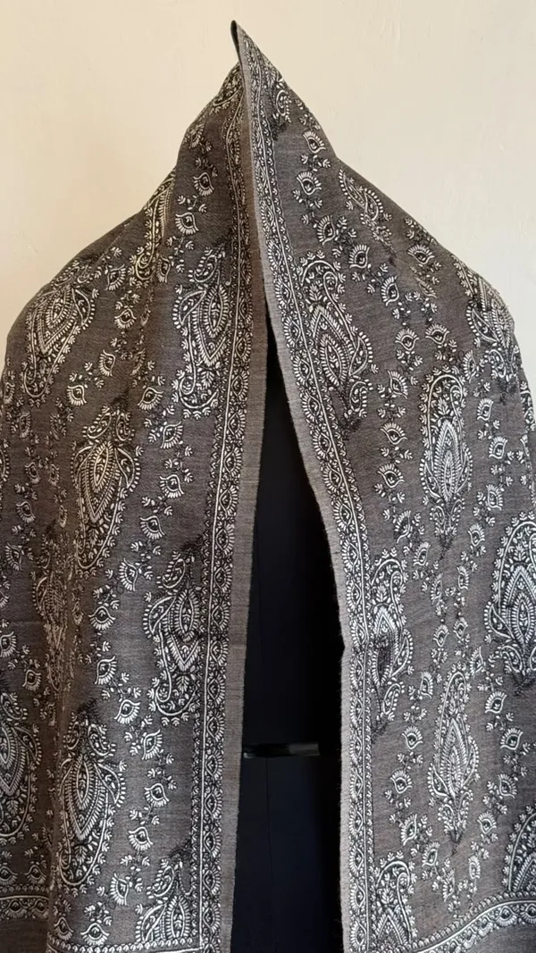 Grey_Printed_Paisley_Shawl_for_Women