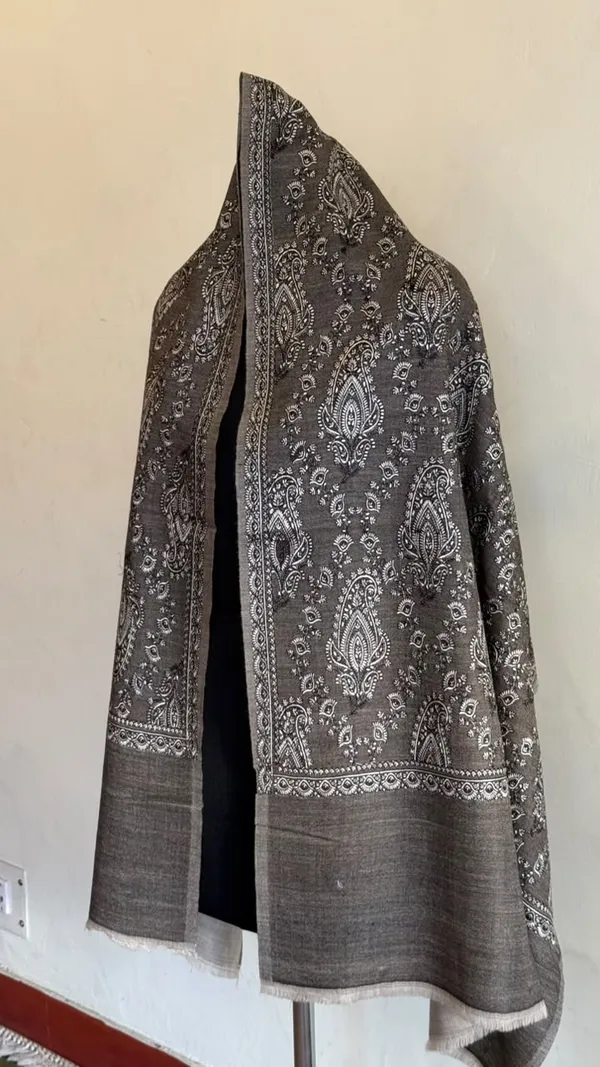Grey_Printed_Paisley_Shawl_for_Women