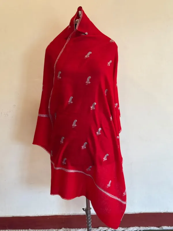 Red_Embroidered_Dupatta_For_Women