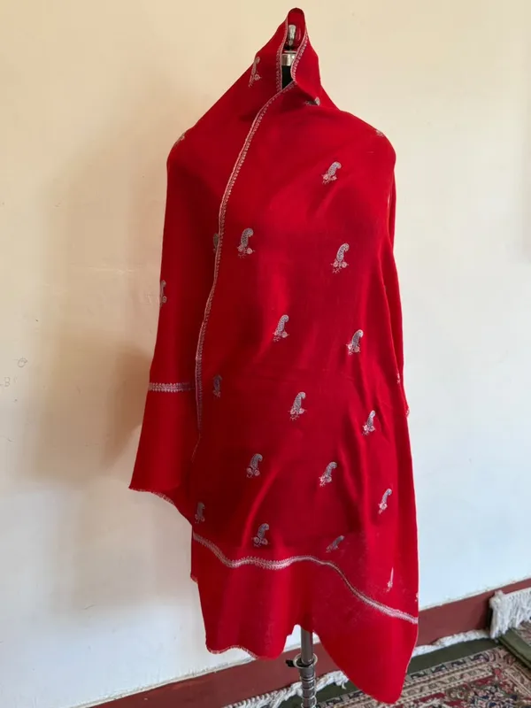 Red_Embroidered_Dupatta_For_Women