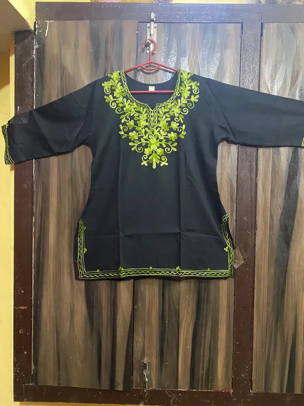 Black_Viscose_Rayon_Straight_Green_Embroidered_Kurta_For_Women