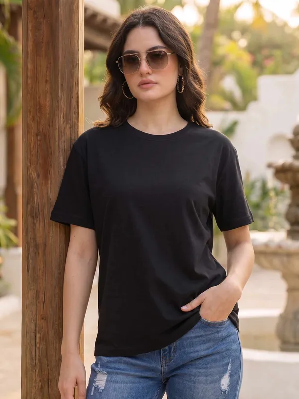 Black_Cotton_Regular_Fit_Crew_Neck_T-Shirt_For_Women