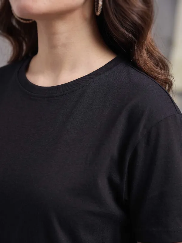 Black_Cotton_Regular_Fit_Crew_Neck_T-Shirt_For_Women
