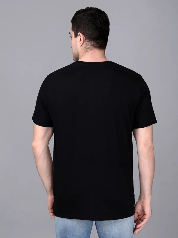 Black_Cotton_Regular_Fit_Crew_Neck_T-Shirt_For_Men