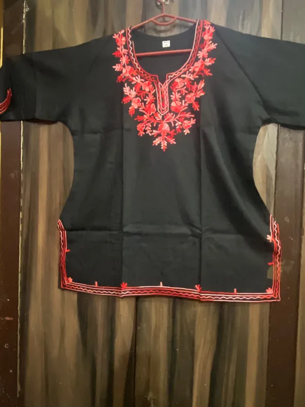 Black_Viscose_Rayon_Straight_Floral_Embroidered_Kurta_For_Women