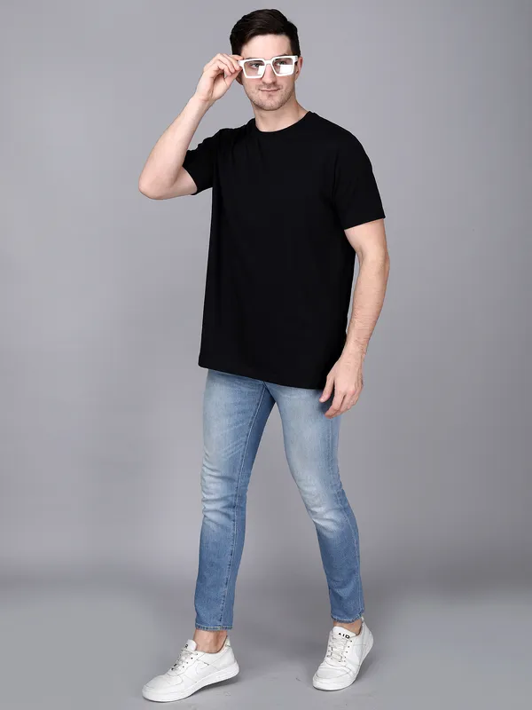 Black_Cotton_Regular_Fit_Crew_Neck_T-Shirt_For_Men