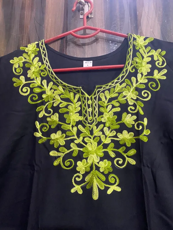 Black_Viscose_Rayon_Straight_Green_Embroidered_Kurta_For_Women