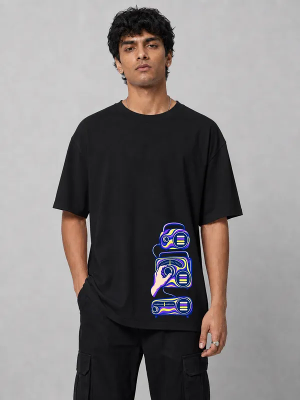 Black_Cotton_Oversized_Graphic_T-Shirt_For_Men