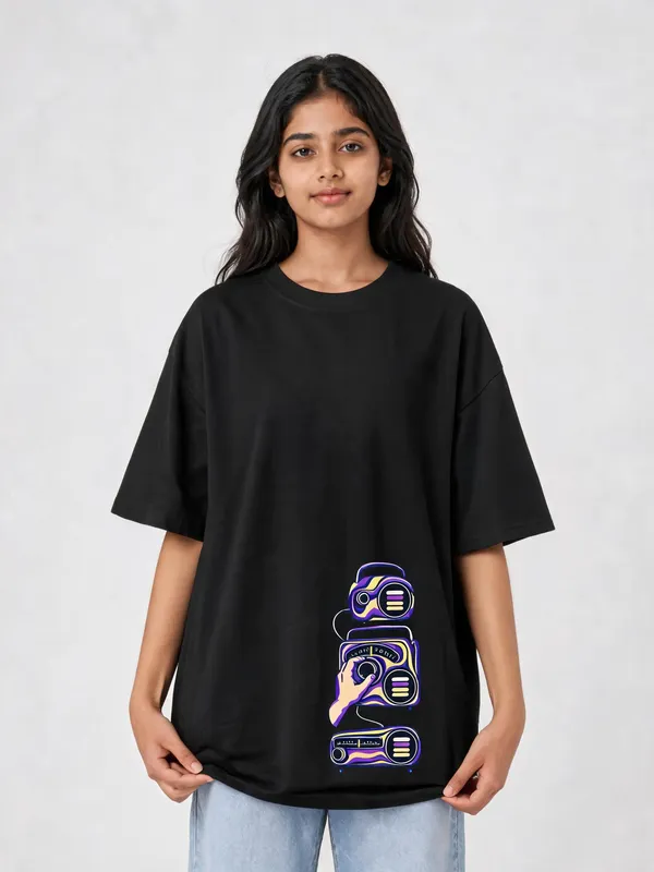 Black_Cotton_Oversized_Graphic_T-Shirt_For_Women