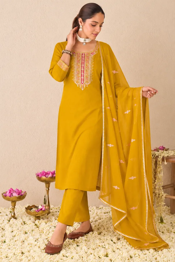 Cotton_Blend_Kurti_Set_With_Bottom_And_Dupatta
