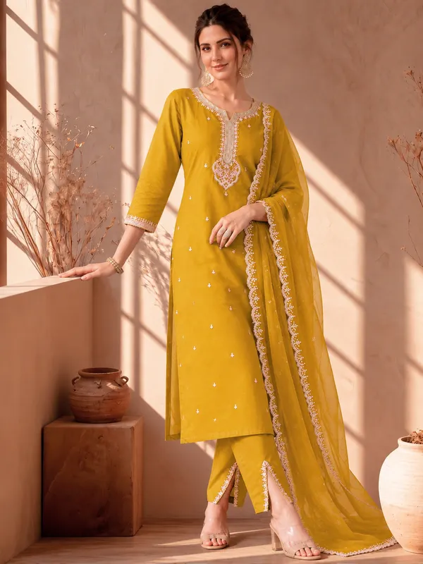 Cotton_Blend_Kurti_Set_With_Bottom_And_Dupatta